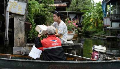 En Thaïlande, les derniers postiers à bateau