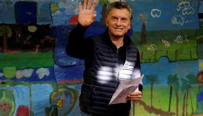 Argentine: premier test électoral réussi pour Macri, retour de Kirchner