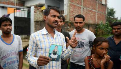 Le calvaire d'un père indien pour maintenir sa fille en vie à l'hôpital de Gorakhpur