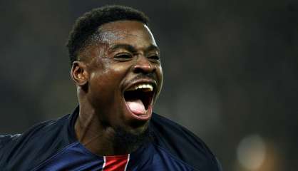  Le Paris SG vend l'Ivoirien Serge Aurier à Tottenham 