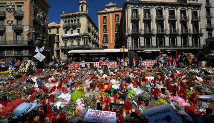 Attentats en Espagne: la police retrace le parcours des suspects