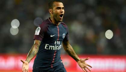 Ligue 1: De Dani Alves à Dimitri Payet, cinq stars à suivre