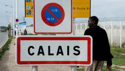 Un migrant meurt percuté par une voiture près de Calais