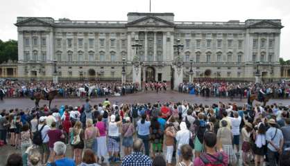 Londres: un homme arrêté après l'attaque de policiers devant Buckingham Palace 