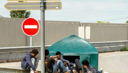 Migrants à Calais: douches et sanitaires installés dès 