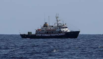 Méditerranée: le navire anti-migrants met fin à sa mission