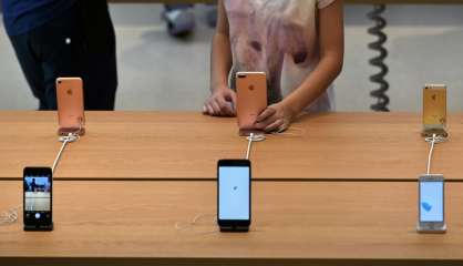 Smartphones: les leaders Apple et Samsung face à la concurrence chinoise