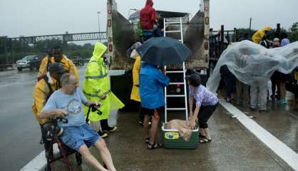 Harvey: 30.000 personnes attendues dans les centres d'évacuation 