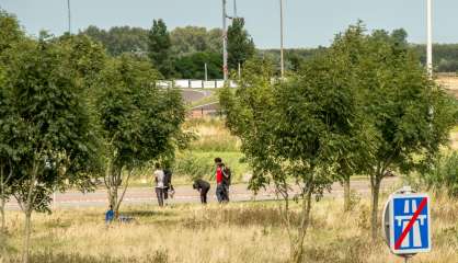 Calais: nouvelles rixes entre migrants, une vingtaine de blessés légers