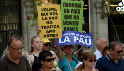 Début d'une manifestation à Barcelone en réaction aux attentats