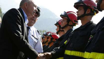 Incendie en Corse: Collomb appelle les habitants à 