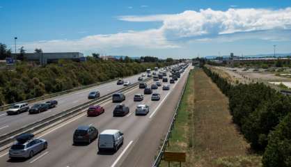 Circulation chargée sur la route des retours de vacances avec 600 km de bouchons