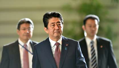 Japon: Shinzo Abe chamboule son gouvernement pour se relégitimer