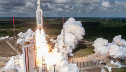 Une fusée Ariane 5 lancera mardi Intelsat 37e et BSAT-4a