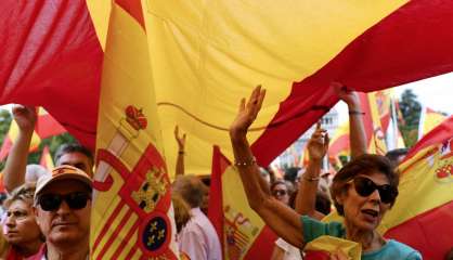 Madrid: des milliers de manifestants pour défendre l'unité de l'Espagne