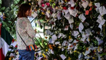 Une semaine après le séisme, Mexico cherche encore des survivants 