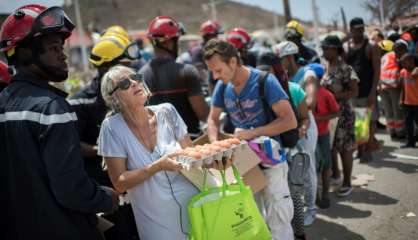 A Saint-Martin, la distribution de vivres se fait dans la douleur