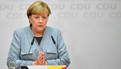 Allemagne: Merkel promet une majorité stable, la droite nationaliste divisée