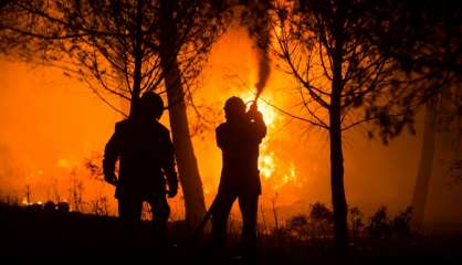 Plus de 400 hectares brûlés par un violent incendie dans le Var