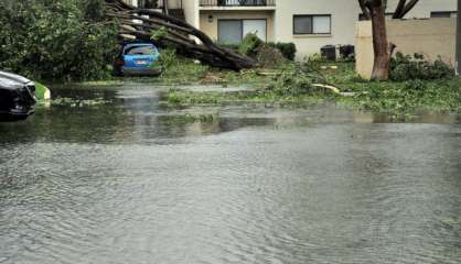 Irma rétrogradé en tempête tropicale 