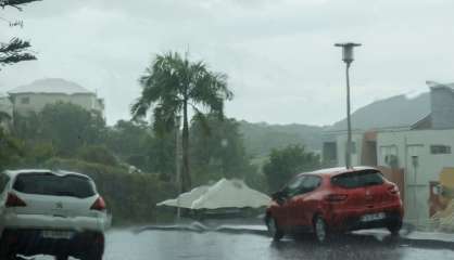 Ouragan Maria: la Martinique passe en alerte rouge cyclonique