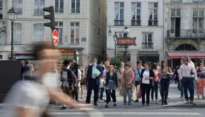 Les touristes chinois redécouvrent Paris, à la recherche d'authenticité