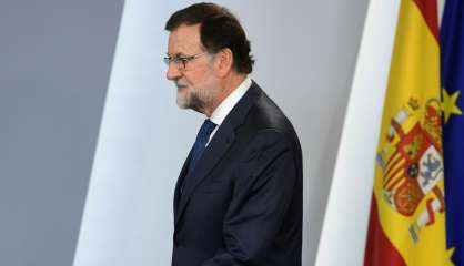 Catalogne: Rajoy attendu à Barcelone où les séparatistes font campagne