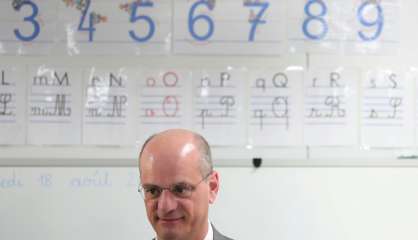 Programmes, portable, laïcité: après la rentrée, M. Blanquer poursuit ses annonces