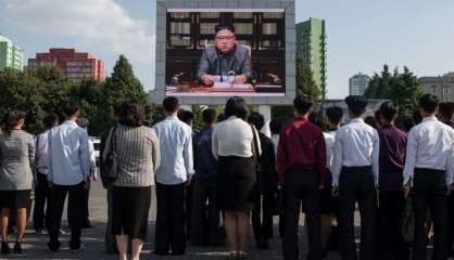 Pyongyang, 15H00: le silence de la foule face à la télévision officielle