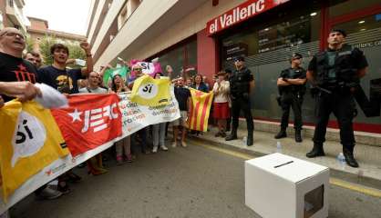 Catalogne: les séparatistes persistent et signent