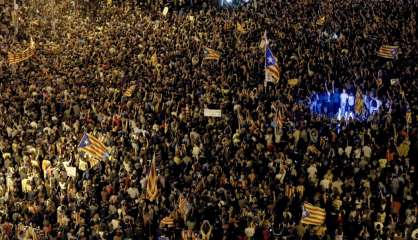 Référendum: le gouvernement catalan, en difficulté, ne renonce pas