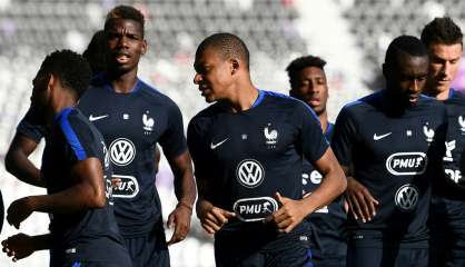 France-Luxembourg: Mbappé titulaire côté droit