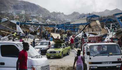 En Dominique, les habitants restent stoïques dans le chaos le plus total après Maria