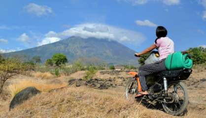 Un volcan gronde à Bali: aide d'urgence pour 75.000 habitants évacués