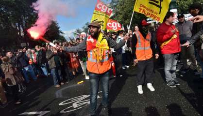 Réforme du code du travail: fermeté du gouvernement, offensive des syndicats