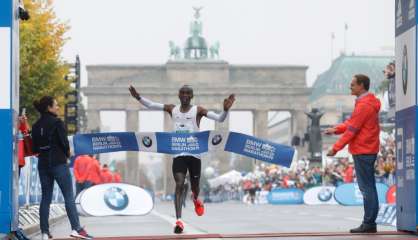 Marathon de Berlin: le Kenyan Eliud Kipchoge s'impose en 2h03:34