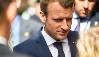 Classement de la plainte de Macron contre un photographe