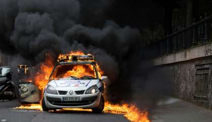 Voiture de police incendiée: neuf 