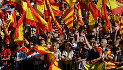 Catalogne: 300.000 personnes manifestent pour l'unité de l'Espagne