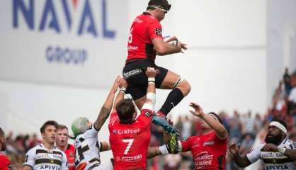 Top 14: Toulon conserve de justesse sa souveraineté