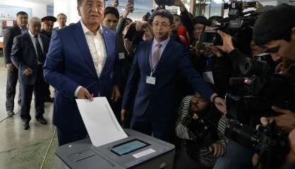 Présidentielle au Kirghizstan: le candidat pro-gouvernemental vainqueur selon des résultats partiels