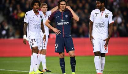 Ligue 1: sans Neymar, Cavani fait le spectacle avec le PSG contre Nice