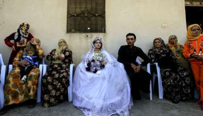 Rouge à lèvres, danse et mixité: premier mariage à Raqa post-EI