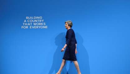 Brexit: May, affaiblie, appelle ses troupes à faire bloc derrière elle