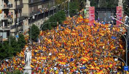 Des centaines de milliers de manifestants à Barcelone contre l'indépendance