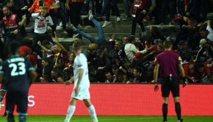 Amiens-Lille: 18 blessés dont 3 graves après la chute d'une barrière en tribunes 