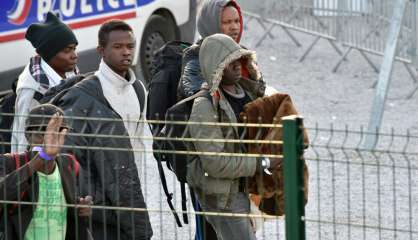 Migrants à Calais: une mission d'inspection reconnaît de 