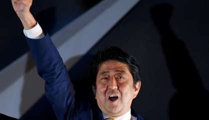 Législatives au Japon: large victoire de la coalition de Abe, selon des sondages