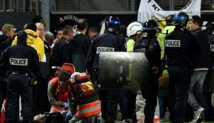 Ligue 1: le drame à Amiens relègue au second plan la fête à Paris