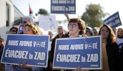 Rassemblement devant l'aéroport de Nantes pour exiger son 